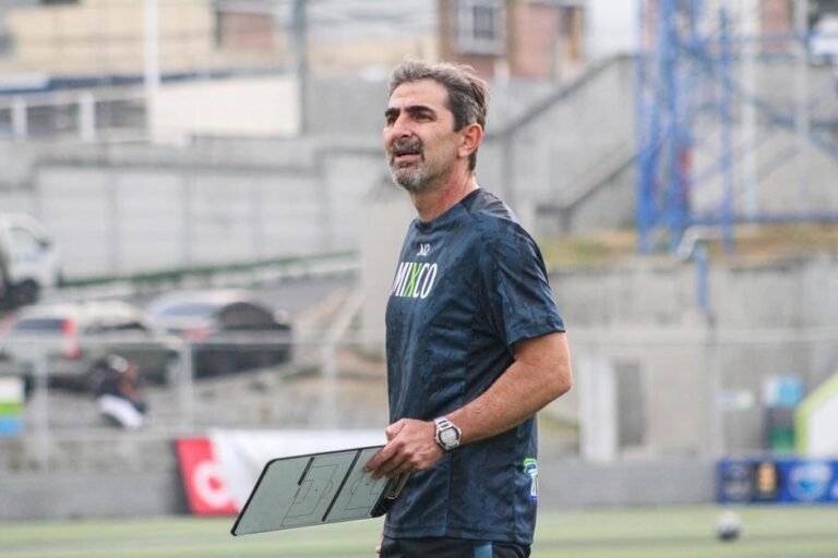 Fabricio Benitez, entrenador de Deportivo Mixco - Fuente: Soy 502